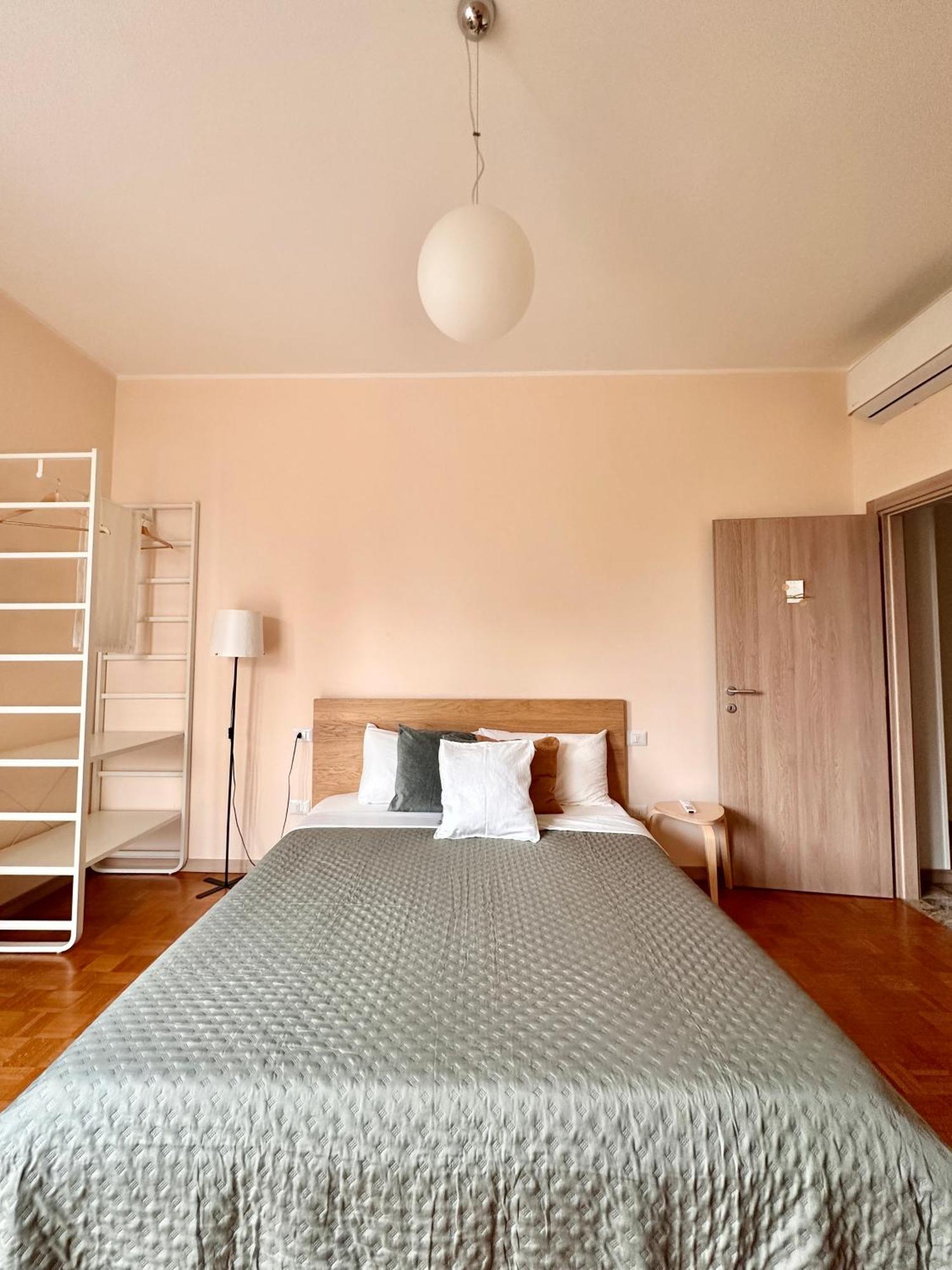 Casa Ling -Ac - Parking-2Bathrooms Como Bagian luar foto